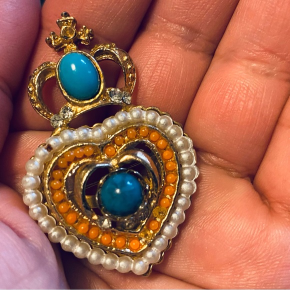 Vintage 1940’s Heart and Crown Brooch - Picture 2 of 3